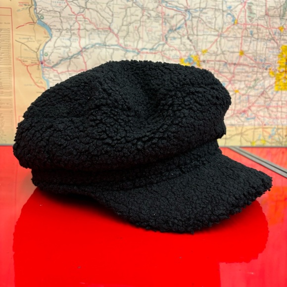 NWT black sherpa newsboy hat - Picture 2 of 6